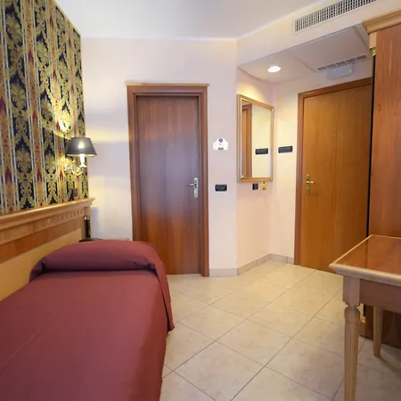 Palace - Alihotels Hotell