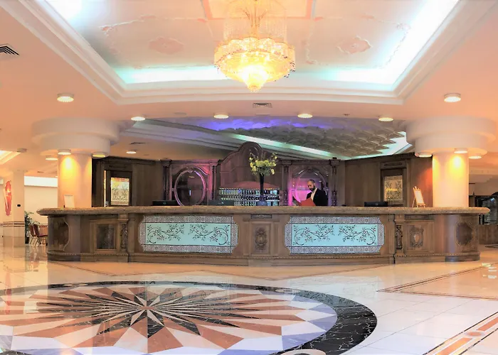 Отель Palace - Alihotels 4*