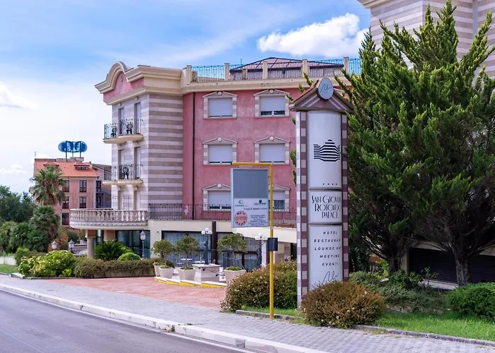Palace - Alihotels Отель Сан-Джованни-Ротондо